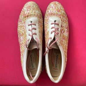Ladies golf shoes